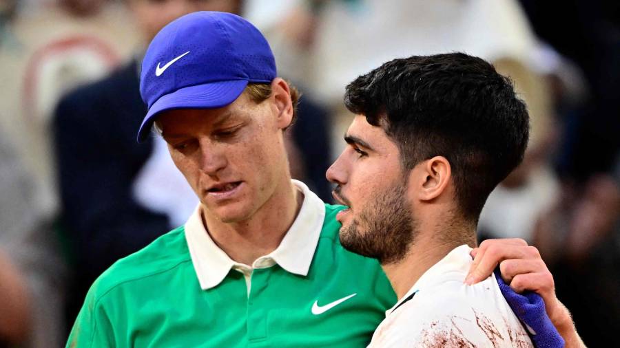 Winner Spain's Carlos Alcaraz (R) cheers Italy's Jannik Sinner at the end of their men's singles final match on day 15 of the French Open tennis tournament on Court Philippe-Chatrier at the Roland-Garros Complex in Paris on June 8, 2025. (Photo by JULIEN DE ROSA / AFP)