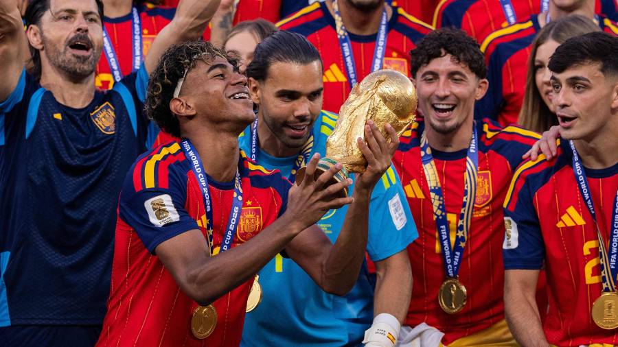 Lamine Yamal reveals what he told Messi after winning the World Cup